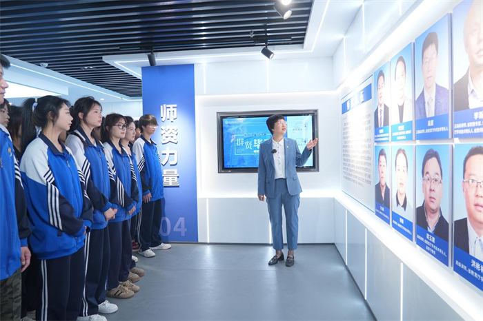 校史里的思政金课:河南省经济管理学校党委书记贺望琢带学生骨干沉浸式解码经管精神 校史里的思政金课:河南省经济管理学校党委书记贺望琢带学生骨干沉浸式解码经管精神