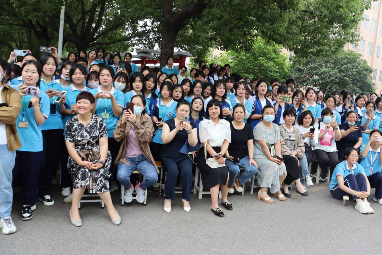 18家长观看展示活动.jpg 18家长观看展示活动.jpg